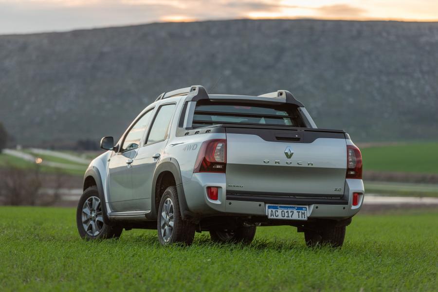  Renault Duster Oroch Dynamique 2.0 4x4 2018 года  (фото 13 из 40)
